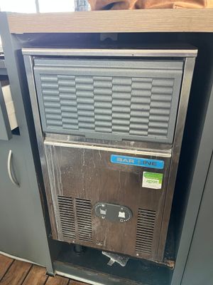 a machine that is sitting on a counter in the kitchen