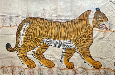 a painting of a tiger on the wall of a building