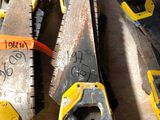 les nombreux types d'outils qui se trouvent sur la table