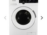 une machine à laver blanche posée sur un comptoir blanc
