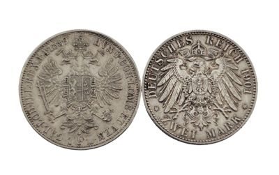 une pièce d'argent sur laquelle figure un aigle à deux têtes