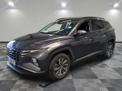 La nouvelle Toyota Highland 2020 est exposée dans le showroom d'un concessionnaire Toyota.