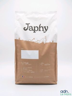 un sac de croquettes pour chiots posé sur une table blanche