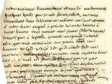un gros plan d'un morceau de papier sur lequel on a écrit