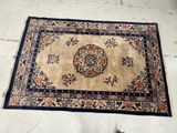 a rug that is laying on the floor in the room