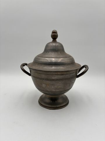Soupière en étain 