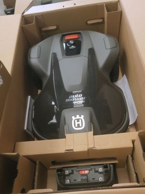 une boîte avec une télécommande à l'intérieur