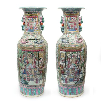 Paire DE Grands Vases Balustres EN Porcelaine DE LA Famille …