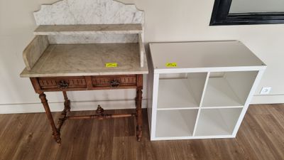 Lot composé d'une étagère en stratifié blanc à 4 cases et un… - Photo 1