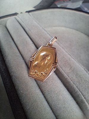 Médaille religieuse hexagonale en or jaune (750/1000) au pro…