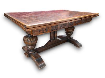 image d'une table avec un plateau en bois sur fond blanc