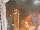 une photo d'un tableau représentant une femme avec un oiseau sur l'épaule
