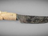 an image of a knife that is on a table