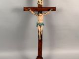 Jésus sur la croix, avec l'inscription « Je t'aime »