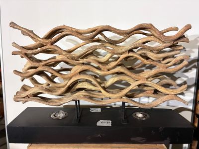 1 Beau luminaire d'ambiance sur socle noir, en bois bouclé (…