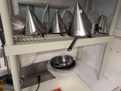 Petit ensemble de vaisselle comprenant : - Photo 1