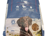croquettes pour chien d'où sort la langue d'un chien