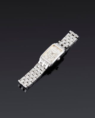 une montre-bracelet en or blanc 18 carats sertie de diamants