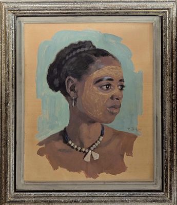 tableau représentant une femme portant un collier de perles, dans un cadre doré