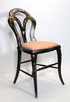 Paire de chaises en bois laqué et doré à décor en incrustati… (photo 2)