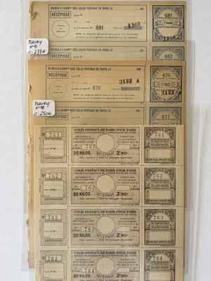 un vieux journal contenant de nombreux articles variés
