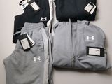 un lot de vêtements pour hommes posé sur une table