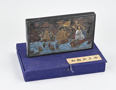 une photo d'une boîte sur laquelle est représentée une peinture