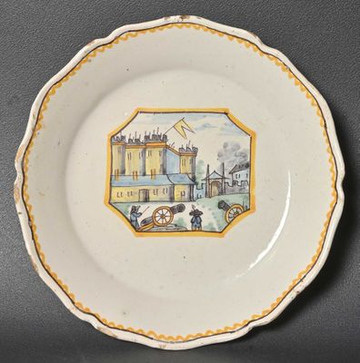 gros plan d'une assiette sur laquelle figure une peinture