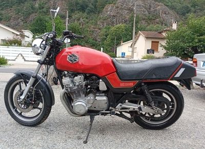 SUZUKI GSX 1100 Essence, année 1984, à réviser, sans compteu…