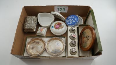 Une série de quatre salières de chez Christofle, deux coupel… - Photo 1