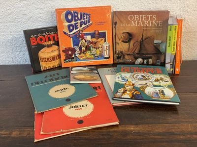 Plusieurs livres pour enfants sont posés les uns à côté des autres sur une table.