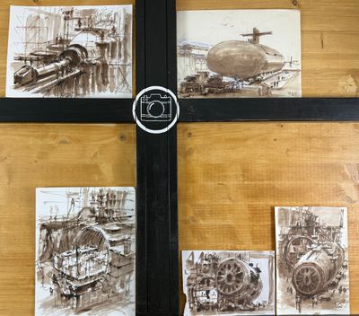 une croix sur laquelle figurent des images de différents types de machines