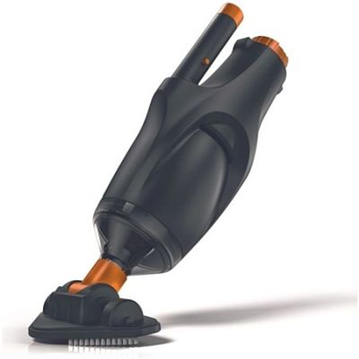 une image représentant un aspirateur filaire noir et orange sur fond blanc