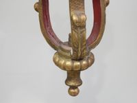 Lanterne en bois sculpté, doré et peint, à décor de feuilles… (photo 4)