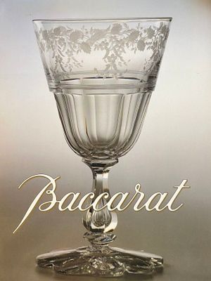 une photo d'un verre à vin sur lequel figure le mot « Baccarat »