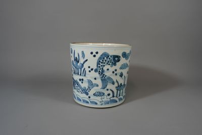 Cache pot Asiatique en porcelaine bleu et blanc à décors de …