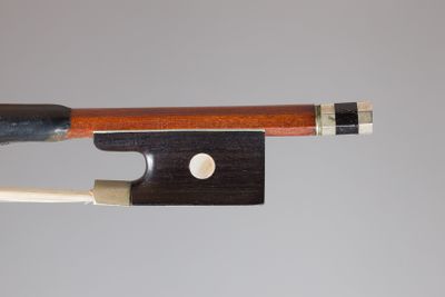 Archet de violon de Louis BAZIN fait vers 1940, en bois de p…