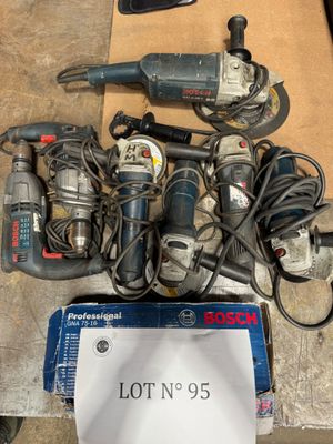 a lot of tools that are sitting on a table