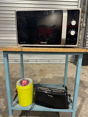 *LOT DE PETIT ÉLECTROMÉNAGER Comprenant : Grille pain Moulin… - Photo 1