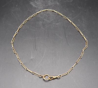 a gold chain bracelet with a link and a clasp