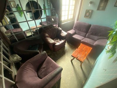 Canapé et 3 fauteuils tissus. Usagé Vente à l'Hôtel des vent…