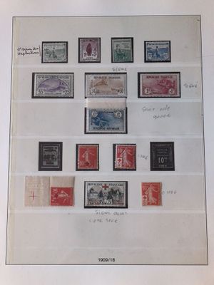 une photo d'une photo d'une collection de timbres