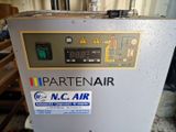 l'image d'une machine installée dans une pièce