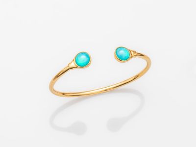 un bracelet en or orné de pierres turquoise