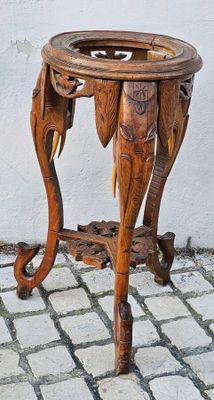 150 / CH Col / Table tripode à têtes et trompes d'élép… - Photo 1