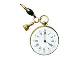 une montre de poche en or à laquelle est suspendue une clochette sur le côté