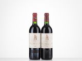 deux bouteilles de vin rouge posées sur une table