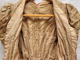 une image d'une robe de femme sur un mannequin