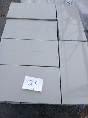 Lot de carrelage coloris gris clair brillant format 30x60 cm…
