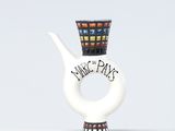 un vase blanc orné d'un motif noir et rouge